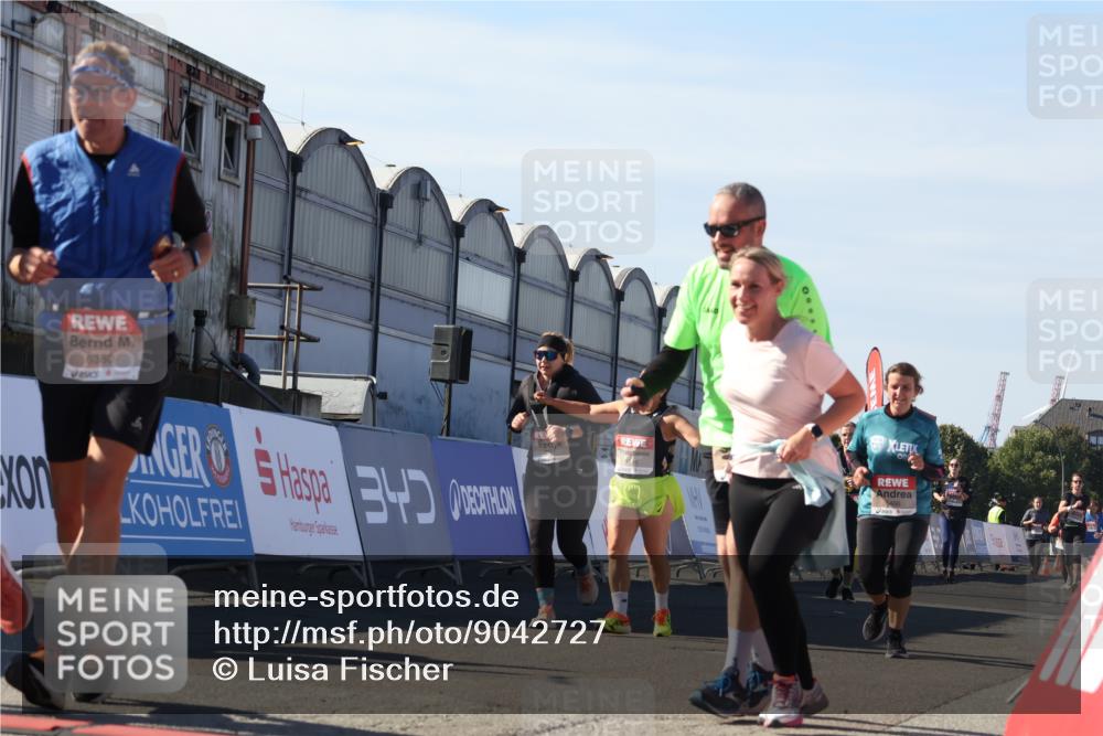 03.10.2025 - Köhlbrandbrückenlauf Luisa Fischer http://msf.ph/oto/9042727 03.10.2025 13:37:08 Ziel 5262, 5303, 5466, 5507, 5576, 5592, 6104, 6380, 6381, 6521 meine-sportfotos.de