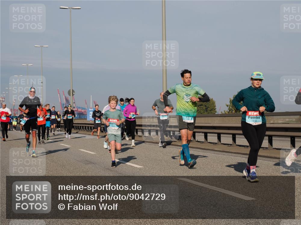 03.10.2025 - Köhlbrandbrückenlauf Fabian Wolf http://msf.ph/oto/9042729 03.10.2025 09:56:05 Position 3 1806, 1362, 1418 meine-sportfotos.de