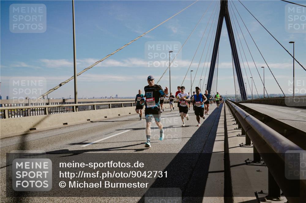03.10.2025 - Köhlbrandbrückenlauf Michael Burmester http://msf.ph/oto/9042731 03.10.2025 12:24:07 Position 1  meine-sportfotos.de