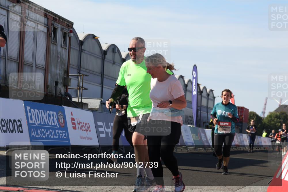 03.10.2025 - Köhlbrandbrückenlauf Luisa Fischer http://msf.ph/oto/9042739 03.10.2025 13:37:09 Ziel 5262, 5303, 5466, 5507, 5576, 5592, 6104, 6380, 6381, 6521 meine-sportfotos.de