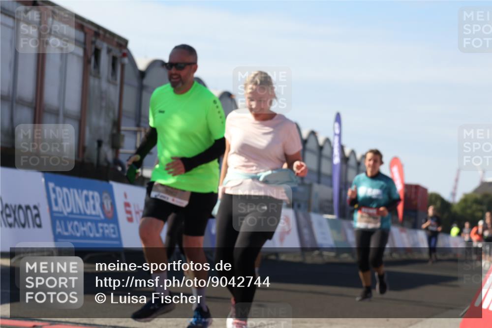03.10.2025 - Köhlbrandbrückenlauf Luisa Fischer http://msf.ph/oto/9042744 03.10.2025 13:37:09 Ziel 5262, 5303, 5466, 5507, 5576, 5592, 6104, 6380, 6381, 6521 meine-sportfotos.de