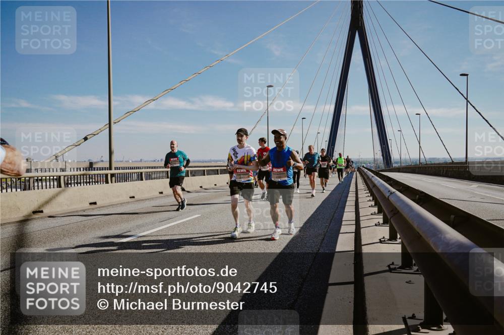 03.10.2025 - Köhlbrandbrückenlauf Michael Burmester http://msf.ph/oto/9042745 03.10.2025 12:24:09 Position 1  meine-sportfotos.de