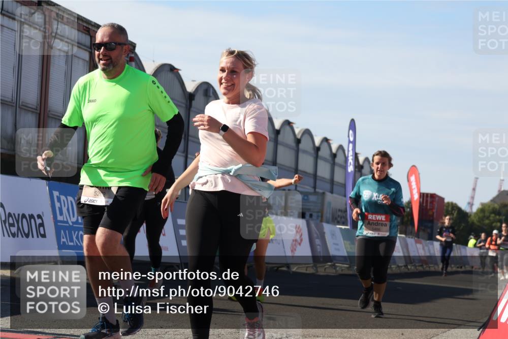 03.10.2025 - Köhlbrandbrückenlauf Luisa Fischer http://msf.ph/oto/9042746 03.10.2025 13:37:10 Ziel 5262, 5303, 5466, 5507, 5576, 5592, 6104, 6380, 6381, 6521 meine-sportfotos.de