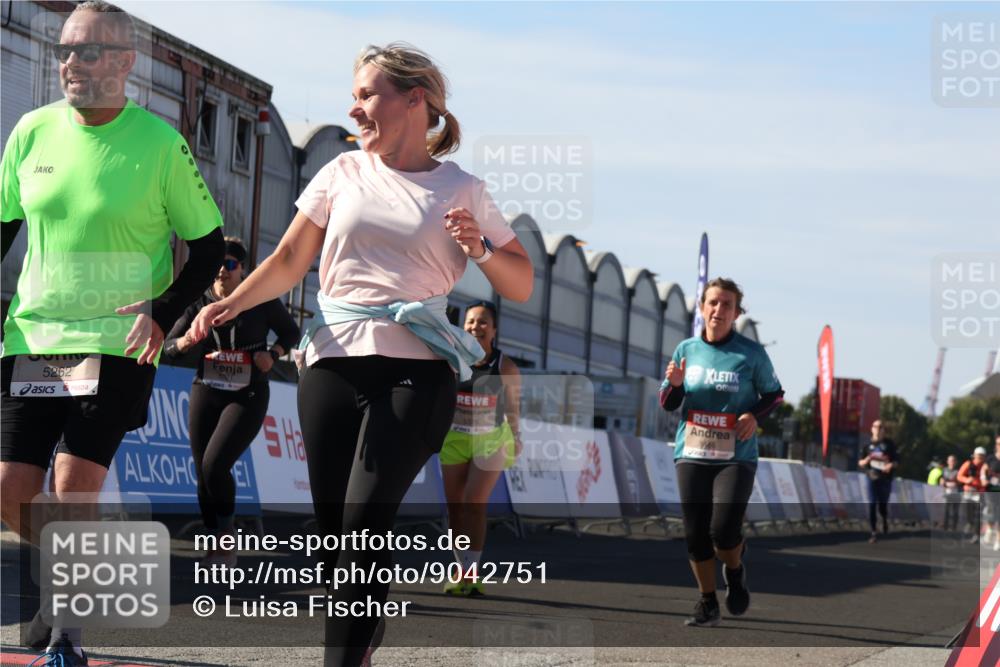 03.10.2025 - Köhlbrandbrückenlauf Luisa Fischer http://msf.ph/oto/9042751 03.10.2025 13:37:10 Ziel 5262, 5303, 5466, 5507, 5576, 5592, 6104, 6380, 6381, 6521 meine-sportfotos.de