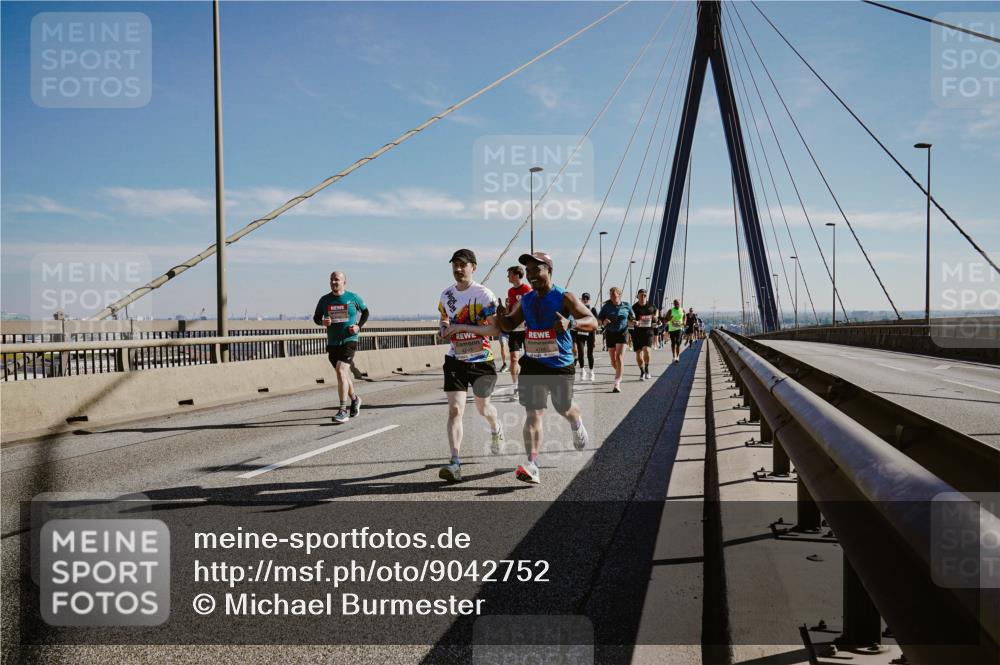 03.10.2025 - Köhlbrandbrückenlauf Michael Burmester http://msf.ph/oto/9042752 03.10.2025 12:24:09 Position 1  meine-sportfotos.de