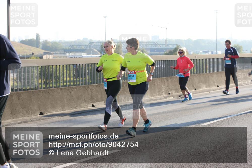 03.10.2025 - Köhlbrandbrückenlauf Lena Gebhardt http://msf.ph/oto/9042754 03.10.2025 09:26:14 Position 1 3254 meine-sportfotos.de