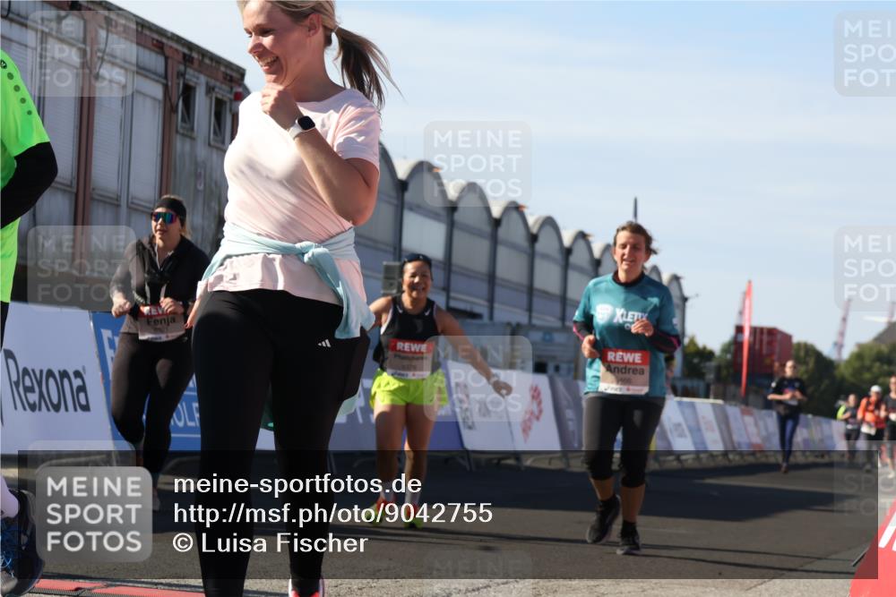 03.10.2025 - Köhlbrandbrückenlauf Luisa Fischer http://msf.ph/oto/9042755 03.10.2025 13:37:10 Ziel 5262, 5303, 5466, 5507, 5576, 5592, 6104, 6380, 6381, 6521 meine-sportfotos.de