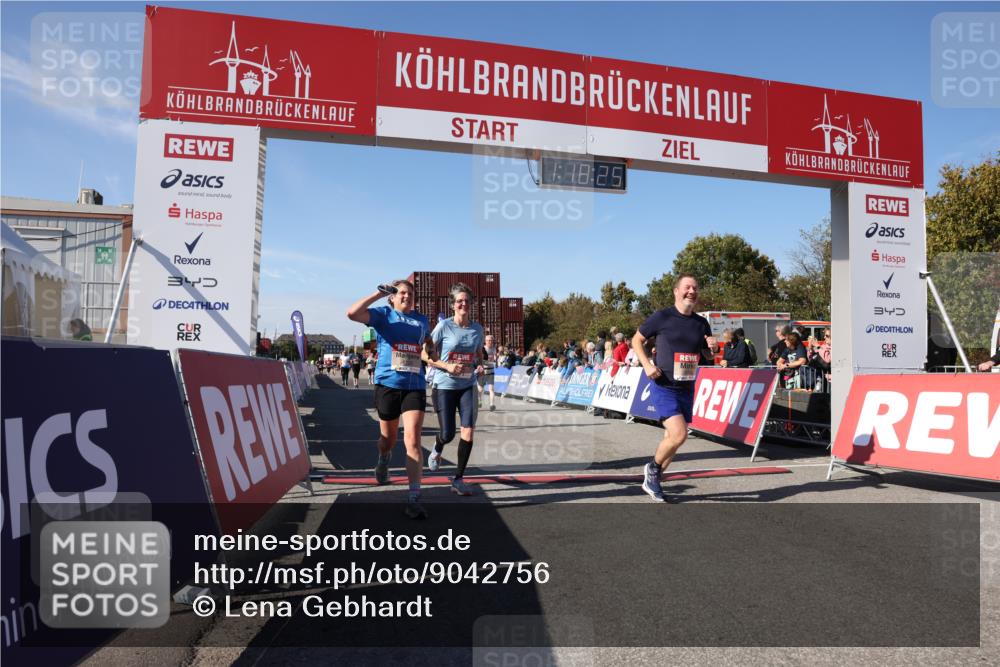 03.10.2025 - Köhlbrandbrückenlauf Lena Gebhardt http://msf.ph/oto/9042756 03.10.2025 13:18:26 Ziel 4154, 4280, 4341, 4560, 4581, 4760, 4819, 4826, 4882, 5192, 5379, 5440, 5691, 5722, 5816, 6001, 6700 meine-sportfotos.de