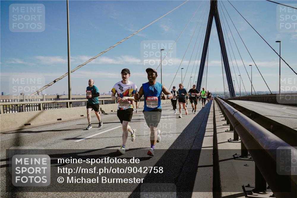 03.10.2025 - Köhlbrandbrückenlauf Michael Burmester http://msf.ph/oto/9042758 03.10.2025 12:24:09 Position 1  meine-sportfotos.de