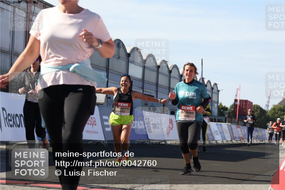 03.10.2025 - Köhlbrandbrückenlauf Luisa Fischer http://msf.ph/oto/9042760 03.10.2025 13:37:11 Ziel 5143, 5262, 5303, 5466, 5507, 5576, 5592, 6104, 6380, 6381, 6521 meine-sportfotos.de