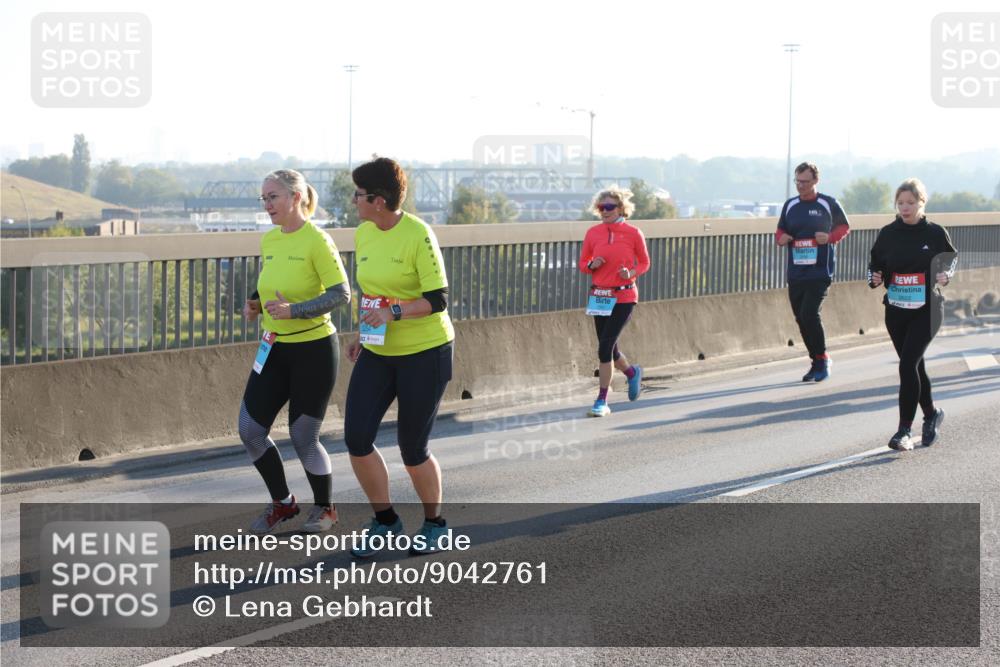 03.10.2025 - Köhlbrandbrückenlauf Lena Gebhardt http://msf.ph/oto/9042761 03.10.2025 09:26:14 Position 1 50 meine-sportfotos.de