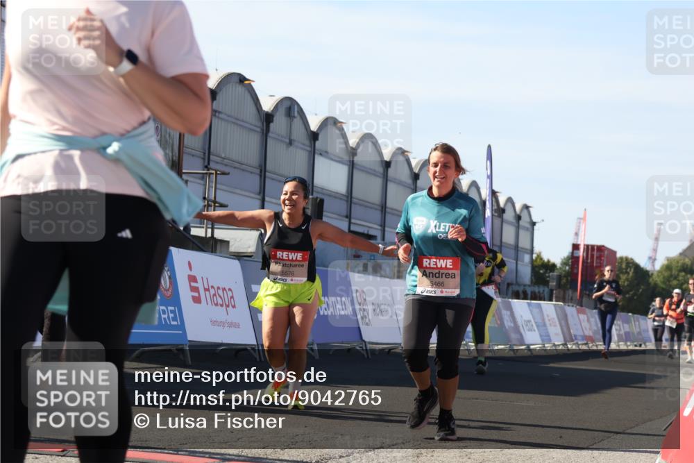 03.10.2025 - Köhlbrandbrückenlauf Luisa Fischer http://msf.ph/oto/9042765 03.10.2025 13:37:11 Ziel 5143, 5262, 5303, 5466, 5507, 5576, 5592, 6104, 6380, 6381, 6521 meine-sportfotos.de