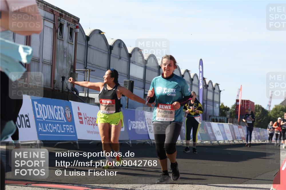 03.10.2025 - Köhlbrandbrückenlauf Luisa Fischer http://msf.ph/oto/9042768 03.10.2025 13:37:11 Ziel 5143, 5262, 5303, 5466, 5507, 5576, 5592, 6104, 6380, 6381, 6521 meine-sportfotos.de