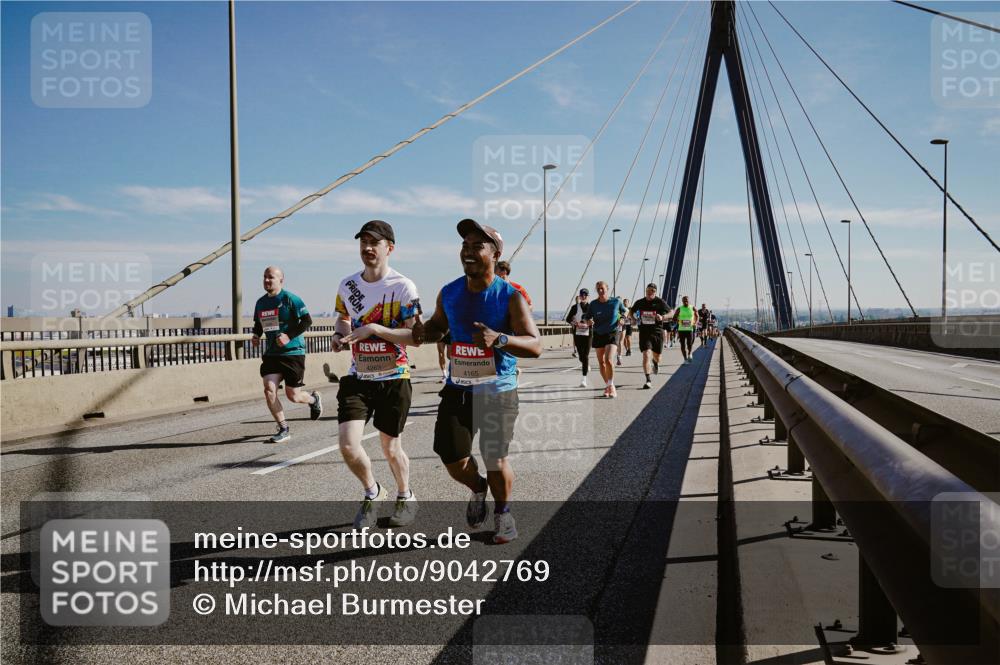 03.10.2025 - Köhlbrandbrückenlauf Michael Burmester http://msf.ph/oto/9042769 03.10.2025 12:24:09 Position 1 4165 meine-sportfotos.de