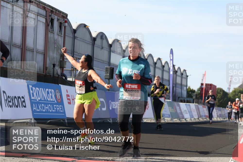 03.10.2025 - Köhlbrandbrückenlauf Luisa Fischer http://msf.ph/oto/9042772 03.10.2025 13:37:12 Ziel 5143, 5262, 5303, 5466, 5507, 5576, 6104, 6380, 6381, 6521 meine-sportfotos.de