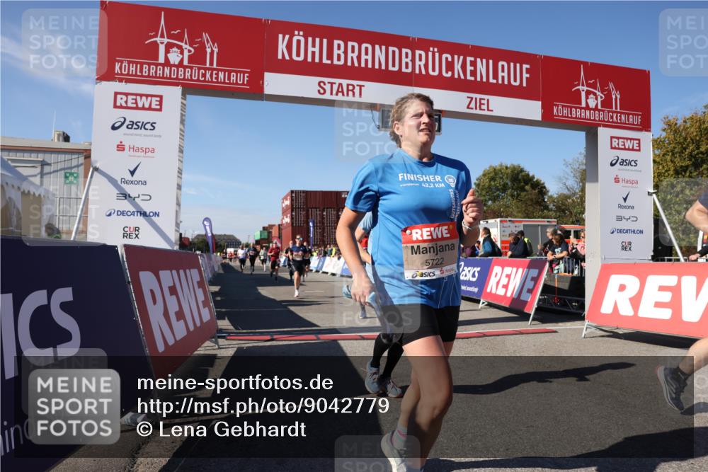 03.10.2025 - Köhlbrandbrückenlauf Lena Gebhardt http://msf.ph/oto/9042779 03.10.2025 13:18:27 Ziel 4154, 4280, 4341, 4560, 4760, 4819, 4826, 4882, 5192, 5379, 5440, 5691, 5722, 5816, 6001, 6084, 6700 meine-sportfotos.de