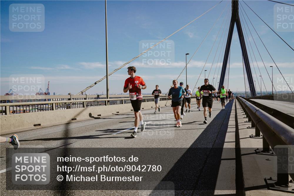 03.10.2025 - Köhlbrandbrückenlauf Michael Burmester http://msf.ph/oto/9042780 03.10.2025 12:24:11 Position 1  meine-sportfotos.de