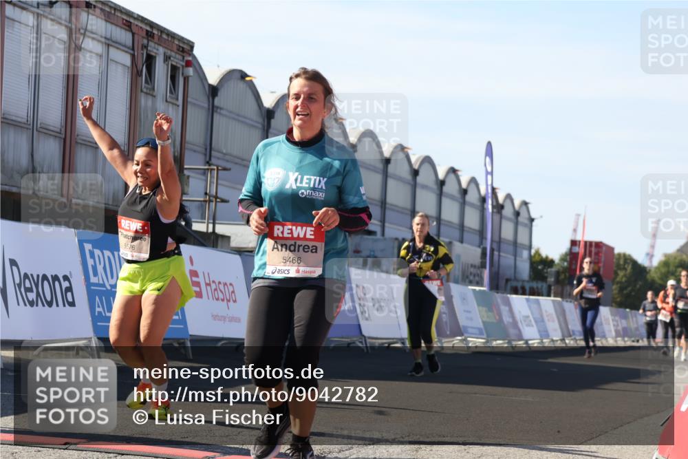 03.10.2025 - Köhlbrandbrückenlauf Luisa Fischer http://msf.ph/oto/9042782 03.10.2025 13:37:12 Ziel 5143, 5262, 5303, 5466, 5507, 5576, 6104, 6380, 6381, 6521 meine-sportfotos.de