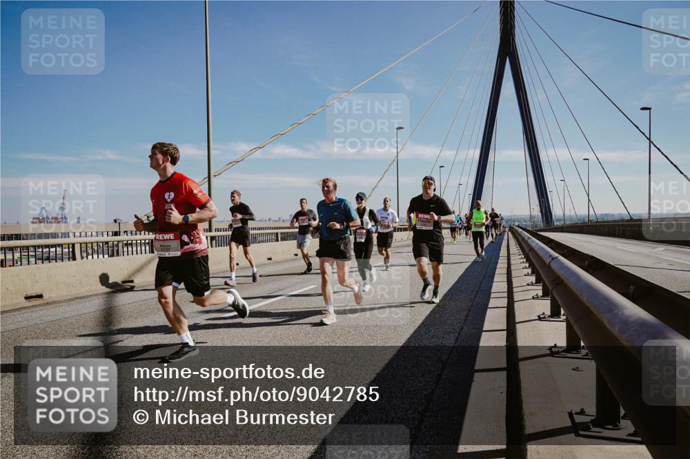 03.10.2025 - Köhlbrandbrückenlauf Michael Burmester http://msf.ph/oto/9042785 03.10.2025 12:24:11 Position 1  meine-sportfotos.de