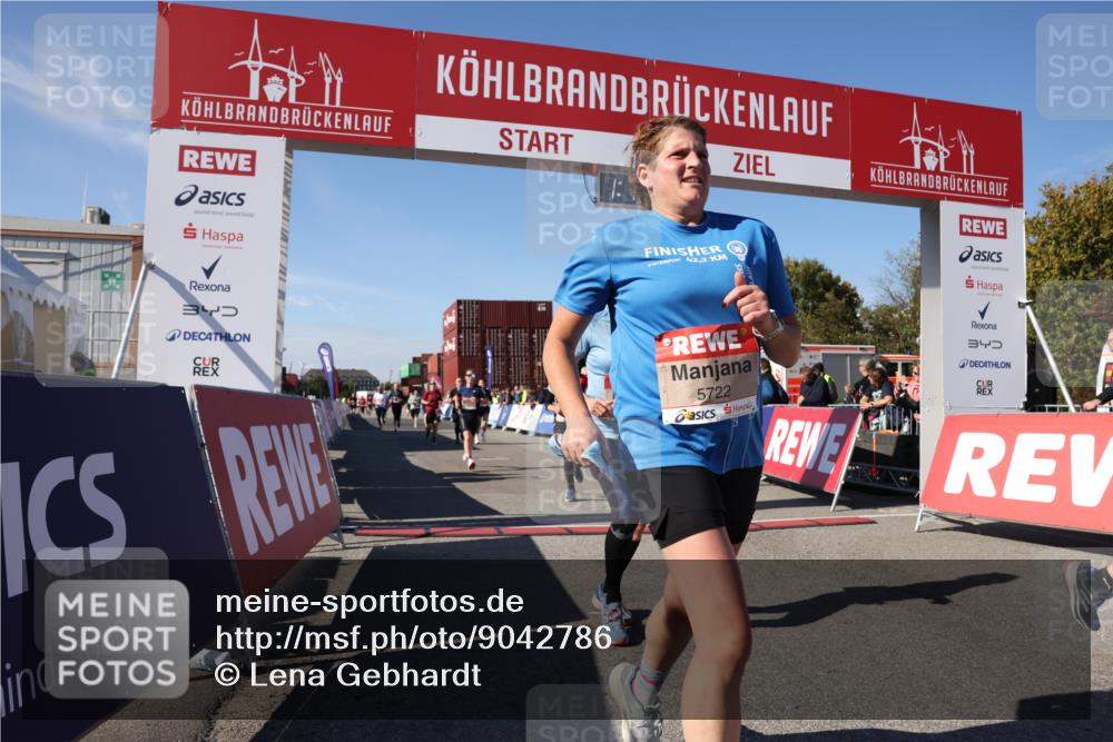 03.10.2025 - Köhlbrandbrückenlauf Lena Gebhardt http://msf.ph/oto/9042786 03.10.2025 13:18:27 Ziel 4154, 4280, 4341, 4560, 4760, 4819, 4826, 4882, 5192, 5379, 5440, 5691, 5722, 5816, 6001, 6084, 6700 meine-sportfotos.de