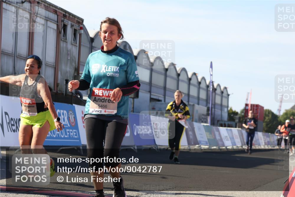 03.10.2025 - Köhlbrandbrückenlauf Luisa Fischer http://msf.ph/oto/9042787 03.10.2025 13:37:13 Ziel 5143, 5262, 5303, 5466, 5507, 5576, 6104, 6380, 6381, 6521 meine-sportfotos.de