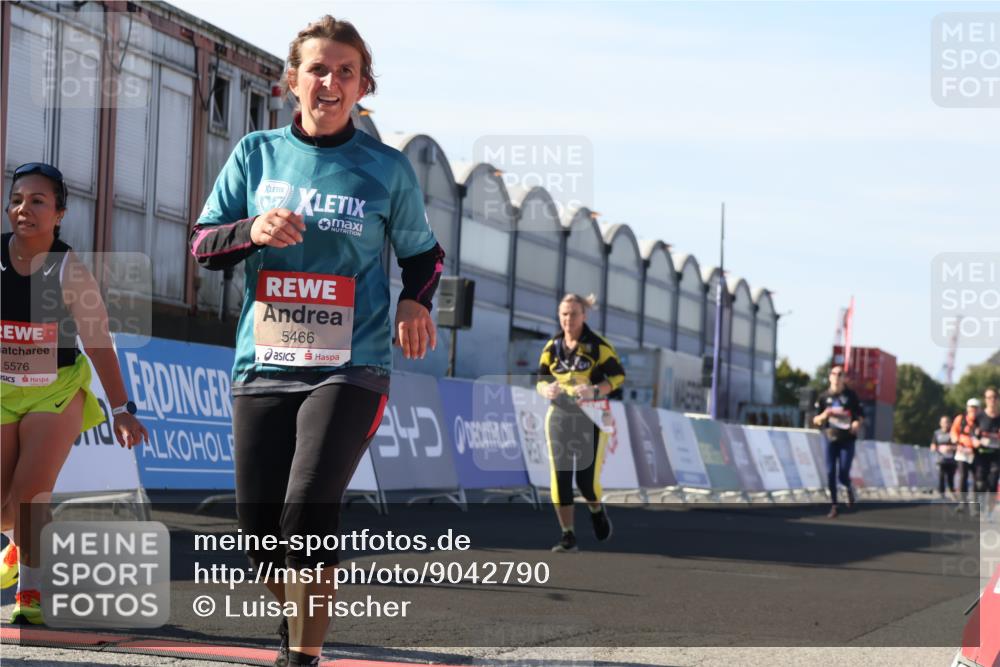 03.10.2025 - Köhlbrandbrückenlauf Luisa Fischer http://msf.ph/oto/9042790 03.10.2025 13:37:13 Ziel 5143, 5262, 5303, 5466, 5507, 5576, 6104, 6380, 6381, 6521 meine-sportfotos.de