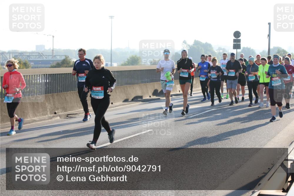 03.10.2025 - Köhlbrandbrückenlauf Lena Gebhardt http://msf.ph/oto/9042791 03.10.2025 09:26:15 Position 1  meine-sportfotos.de