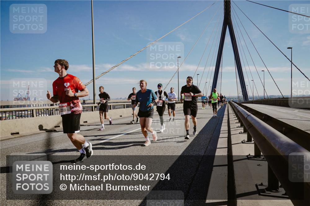 03.10.2025 - Köhlbrandbrückenlauf Michael Burmester http://msf.ph/oto/9042794 03.10.2025 12:24:11 Position 1  meine-sportfotos.de