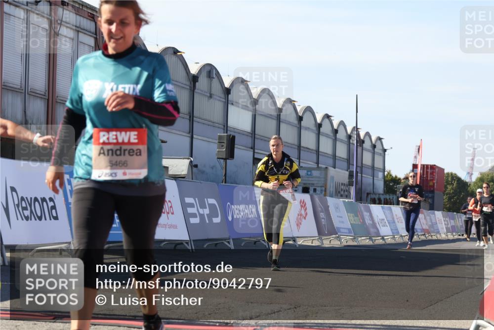 03.10.2025 - Köhlbrandbrückenlauf Luisa Fischer http://msf.ph/oto/9042797 03.10.2025 13:37:13 Ziel 5143, 5262, 5303, 5466, 5507, 5576, 6104, 6380, 6381, 6521 meine-sportfotos.de