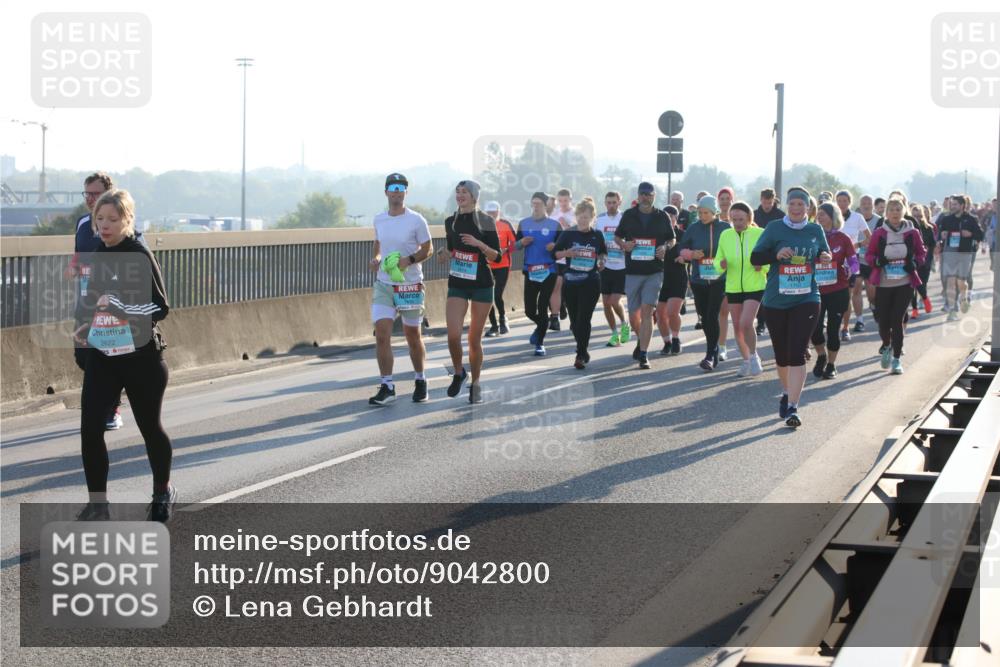03.10.2025 - Köhlbrandbrückenlauf Lena Gebhardt http://msf.ph/oto/9042800 03.10.2025 09:26:15 Position 1 2622, 125 meine-sportfotos.de