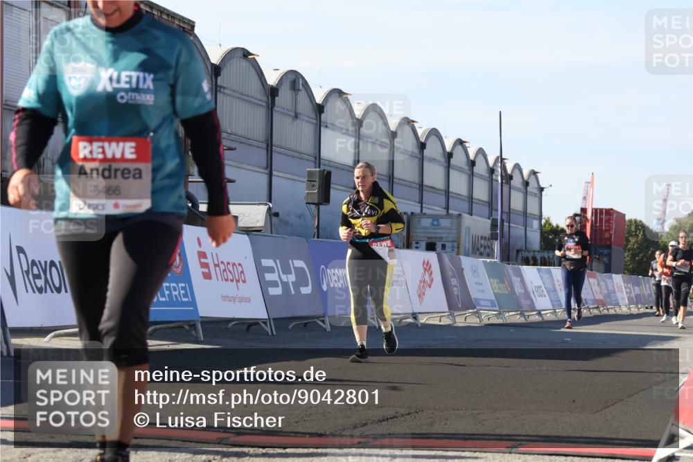 03.10.2025 - Köhlbrandbrückenlauf Luisa Fischer http://msf.ph/oto/9042801 03.10.2025 13:37:14 Ziel 5143, 5262, 5303, 5466, 5507, 5576, 6104, 6380, 6381, 6521 meine-sportfotos.de