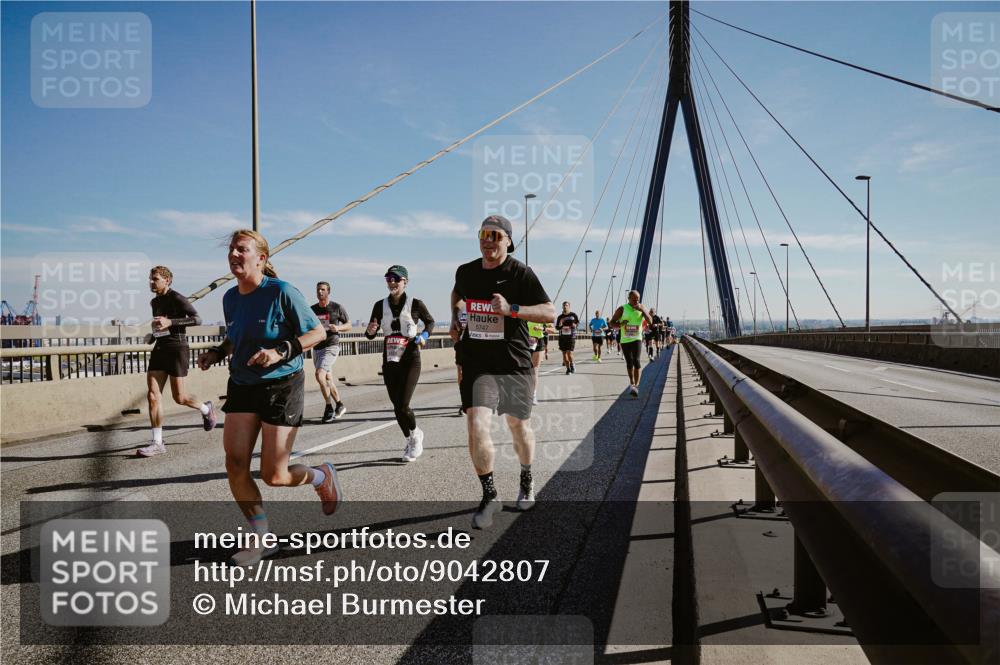 03.10.2025 - Köhlbrandbrückenlauf Michael Burmester http://msf.ph/oto/9042807 03.10.2025 12:24:12 Position 1 5747 meine-sportfotos.de