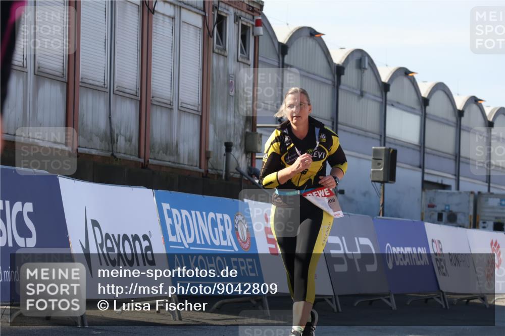 03.10.2025 - Köhlbrandbrückenlauf Luisa Fischer http://msf.ph/oto/9042809 03.10.2025 13:37:15 Ziel 5143, 5262, 5303, 5466, 5507, 5576, 6104, 6380, 6381, 6521 meine-sportfotos.de