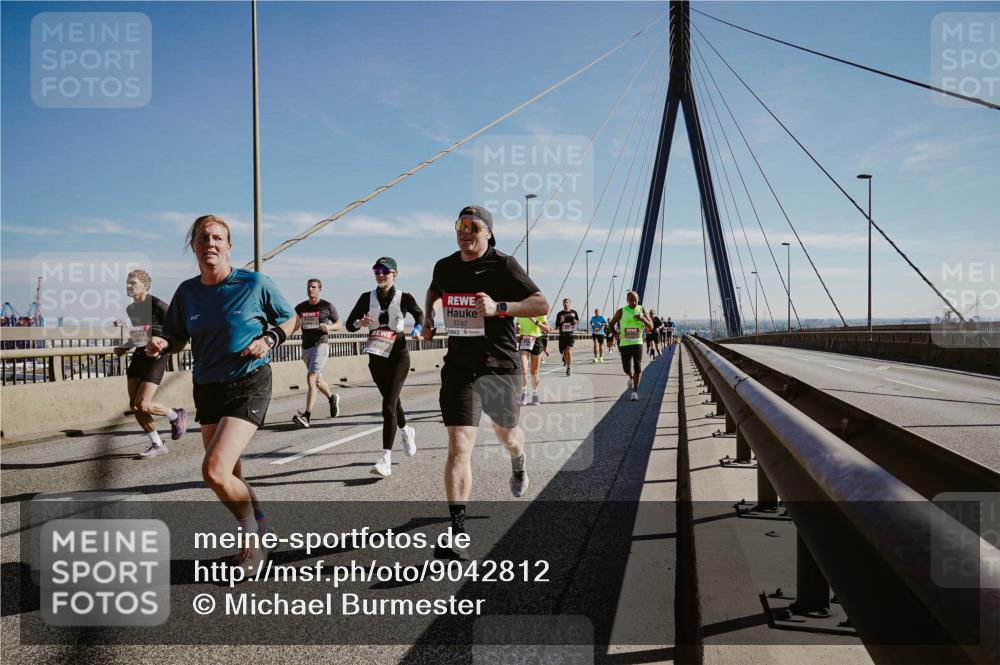 03.10.2025 - Köhlbrandbrückenlauf Michael Burmester http://msf.ph/oto/9042812 03.10.2025 12:24:12 Position 1 5747 meine-sportfotos.de