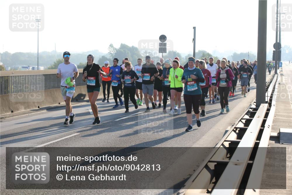 03.10.2025 - Köhlbrandbrückenlauf Lena Gebhardt http://msf.ph/oto/9042813 03.10.2025 09:26:16 Position 1 1700 meine-sportfotos.de
