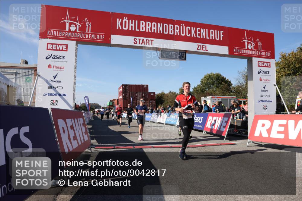 03.10.2025 - Köhlbrandbrückenlauf Lena Gebhardt http://msf.ph/oto/9042817 03.10.2025 13:18:28 Ziel 4154, 4280, 4341, 4560, 4760, 4819, 4826, 4882, 5178, 5192, 5379, 5440, 5691, 5722, 5816, 6084, 6700 meine-sportfotos.de