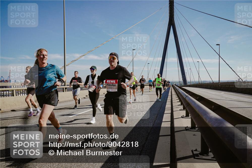 03.10.2025 - Köhlbrandbrückenlauf Michael Burmester http://msf.ph/oto/9042818 03.10.2025 12:24:12 Position 1 5747 meine-sportfotos.de