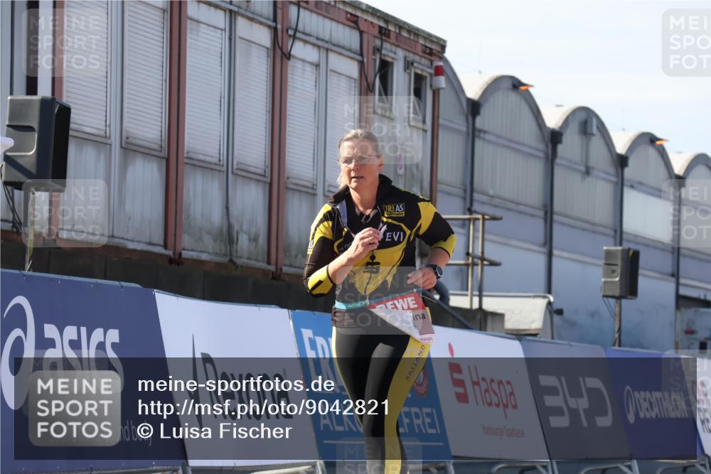 03.10.2025 - Köhlbrandbrückenlauf Luisa Fischer http://msf.ph/oto/9042821 03.10.2025 13:37:16 Ziel 5143, 5262, 5303, 5466, 5507, 5576, 6104, 6380, 6381, 6521 meine-sportfotos.de