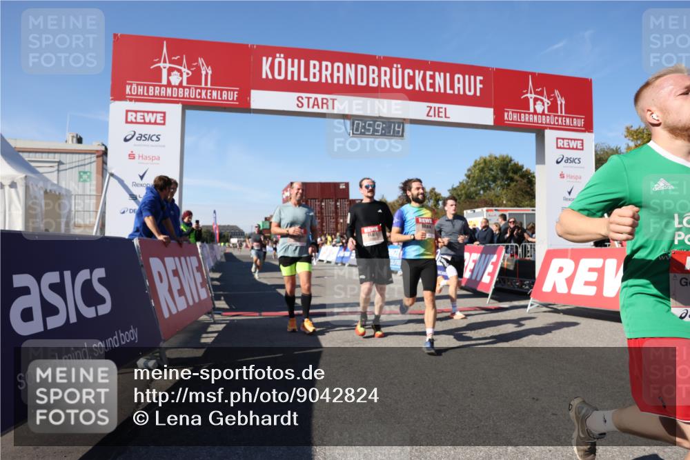 03.10.2025 - Köhlbrandbrückenlauf Lena Gebhardt http://msf.ph/oto/9042824 03.10.2025 12:59:15 Ziel 4164, 4226, 4371, 4441, 5967, 6036, 6154, 6329, 6390, 6391, 6478, 6484, 6493, 6609 meine-sportfotos.de