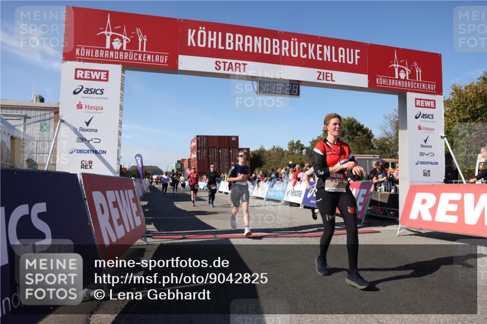 03.10.2025 - Köhlbrandbrückenlauf Lena Gebhardt http://msf.ph/oto/9042825 03.10.2025 13:18:28 Ziel 4154, 4280, 4341, 4560, 4760, 4819, 4826, 4882, 5178, 5192, 5379, 5440, 5691, 5722, 5816, 6084, 6700 meine-sportfotos.de