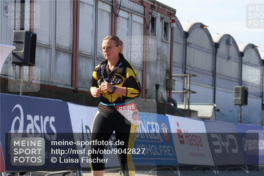 03.10.2025 - Köhlbrandbrückenlauf Luisa Fischer http://msf.ph/oto/9042827 03.10.2025 13:37:16 Ziel 5143, 5262, 5303, 5466, 5507, 5576, 6104, 6380, 6381, 6521 meine-sportfotos.de