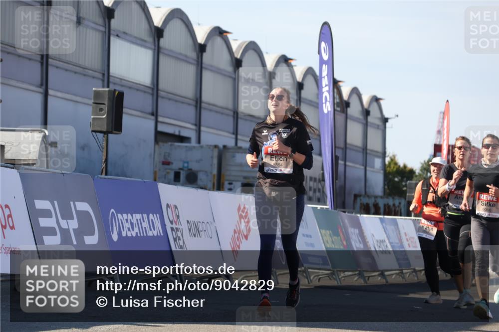 03.10.2025 - Köhlbrandbrückenlauf Luisa Fischer http://msf.ph/oto/9042829 03.10.2025 13:37:18 Ziel 5143, 5262, 5303, 5466, 5554, 5576, 6000, 6380, 6381, 6521 meine-sportfotos.de