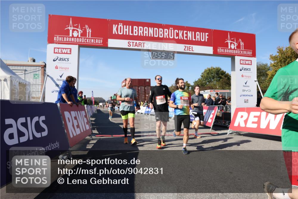 03.10.2025 - Köhlbrandbrückenlauf Lena Gebhardt http://msf.ph/oto/9042831 03.10.2025 12:59:15 Ziel 4164, 4226, 4371, 4441, 5967, 6036, 6154, 6329, 6390, 6391, 6478, 6484, 6493, 6609 meine-sportfotos.de