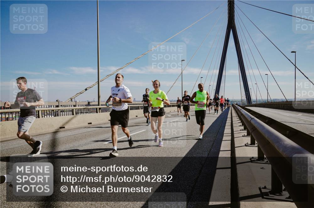 03.10.2025 - Köhlbrandbrückenlauf Michael Burmester http://msf.ph/oto/9042832 03.10.2025 12:24:13 Position 1  meine-sportfotos.de