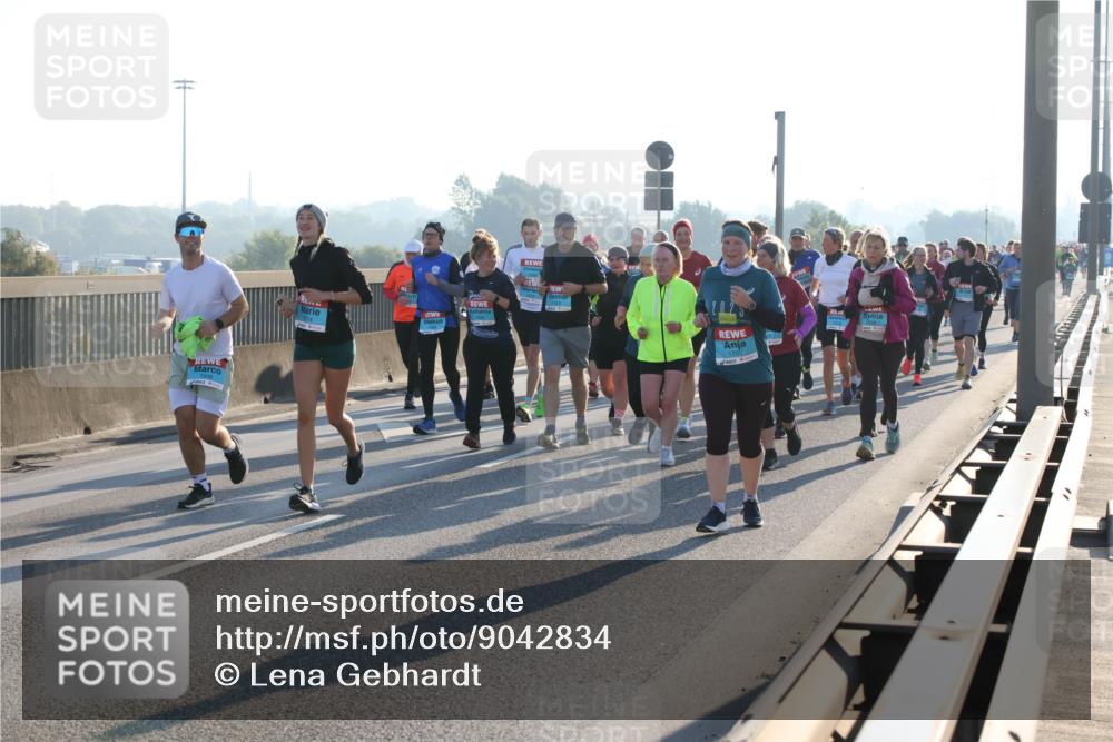 03.10.2025 - Köhlbrandbrückenlauf Lena Gebhardt http://msf.ph/oto/9042834 03.10.2025 09:26:16 Position 1  meine-sportfotos.de