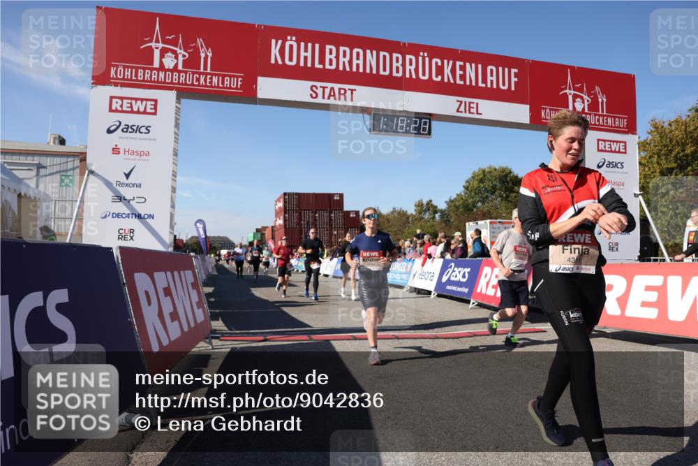 03.10.2025 - Köhlbrandbrückenlauf Lena Gebhardt http://msf.ph/oto/9042836 03.10.2025 13:18:29 Ziel 4154, 4280, 4341, 4560, 4760, 4819, 4826, 4882, 5178, 5192, 5379, 5440, 5722, 5816, 6084, 6700 meine-sportfotos.de