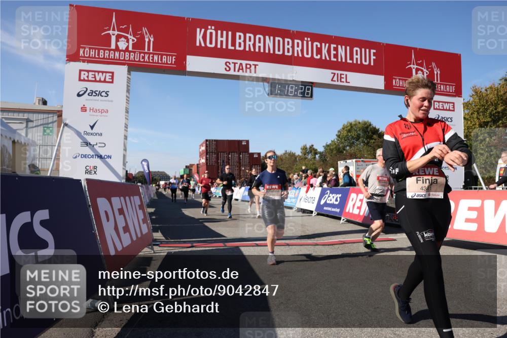 03.10.2025 - Köhlbrandbrückenlauf Lena Gebhardt http://msf.ph/oto/9042847 03.10.2025 13:18:29 Ziel 4154, 4280, 4341, 4560, 4760, 4819, 4826, 4882, 5178, 5192, 5379, 5440, 5722, 5816, 6084, 6700 meine-sportfotos.de