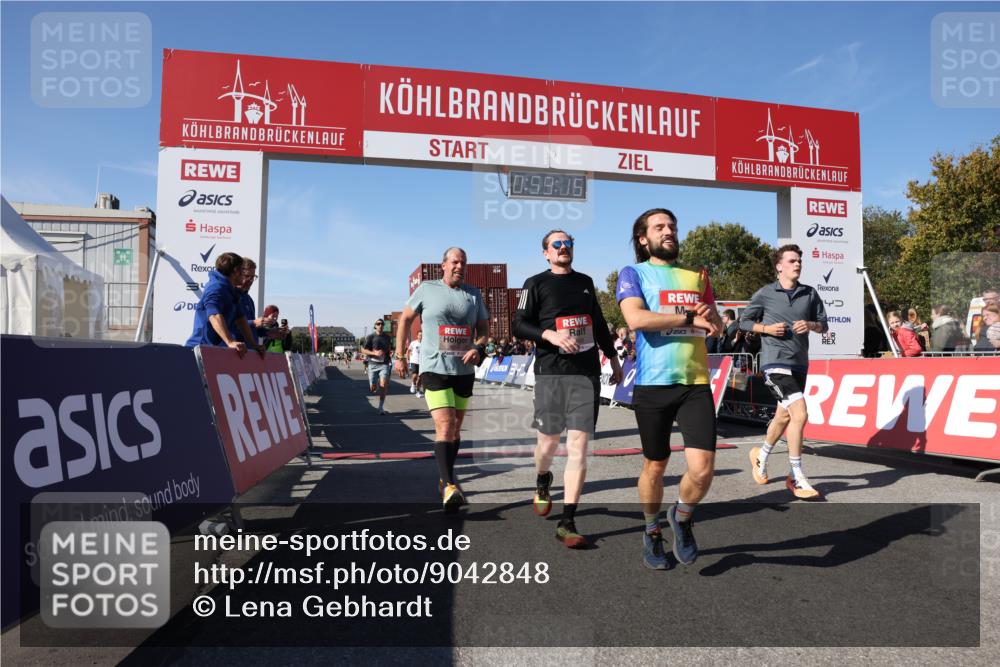 03.10.2025 - Köhlbrandbrückenlauf Lena Gebhardt http://msf.ph/oto/9042848 03.10.2025 12:59:15 Ziel 4164, 4226, 4371, 4441, 5967, 6036, 6154, 6329, 6390, 6391, 6478, 6484, 6493, 6609 meine-sportfotos.de