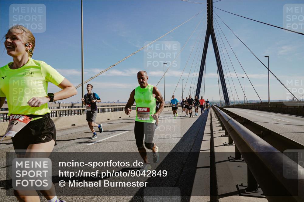 03.10.2025 - Köhlbrandbrückenlauf Michael Burmester http://msf.ph/oto/9042849 03.10.2025 12:24:14 Position 1 1041, 4127 meine-sportfotos.de