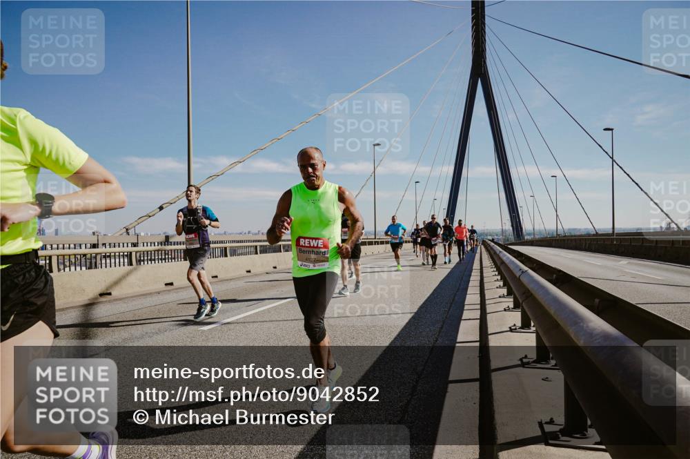 03.10.2025 - Köhlbrandbrückenlauf Michael Burmester http://msf.ph/oto/9042852 03.10.2025 12:24:15 Position 1 4127 meine-sportfotos.de